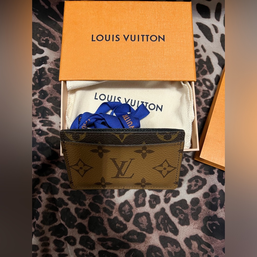 Louis Vuitton Card Holder in Monogram Reverse